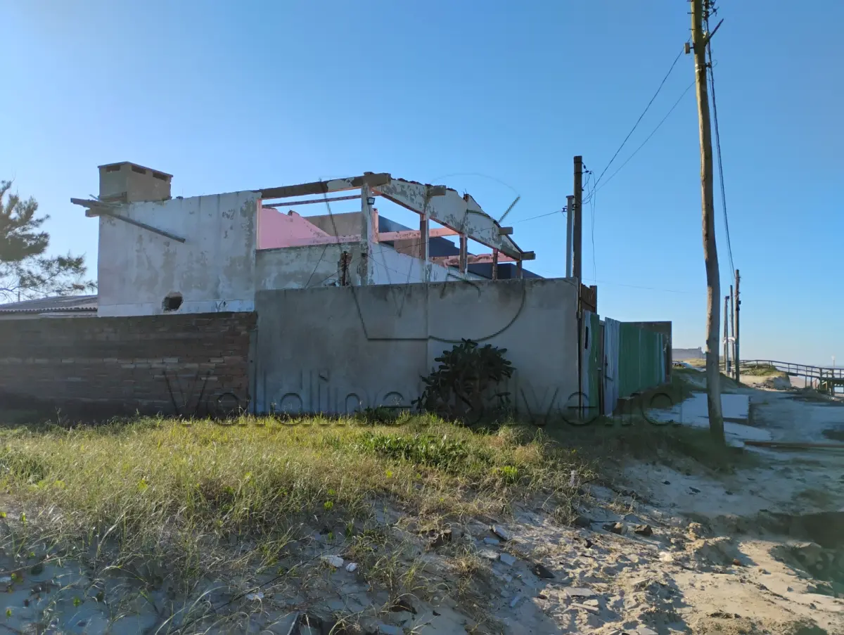 Um terreno urbano, constituído do lote 08, da quadra 31, em jardim beira mar, capão da canoa/rs