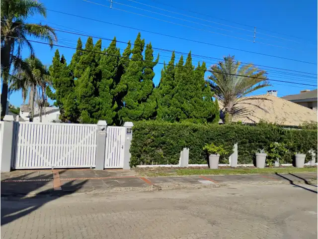 CASA EM XANGRI-LÁ/RS